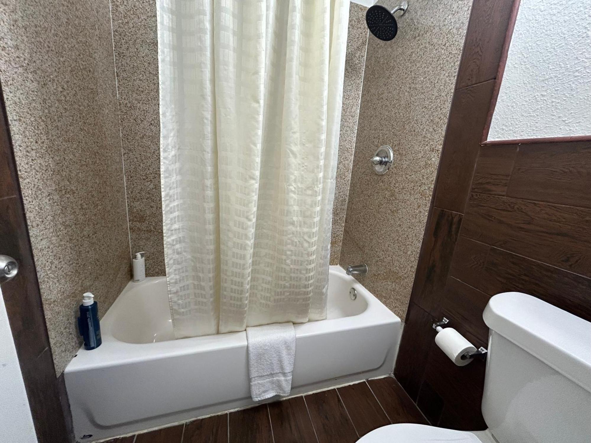 Quest Inn Weatherford Bagian luar foto