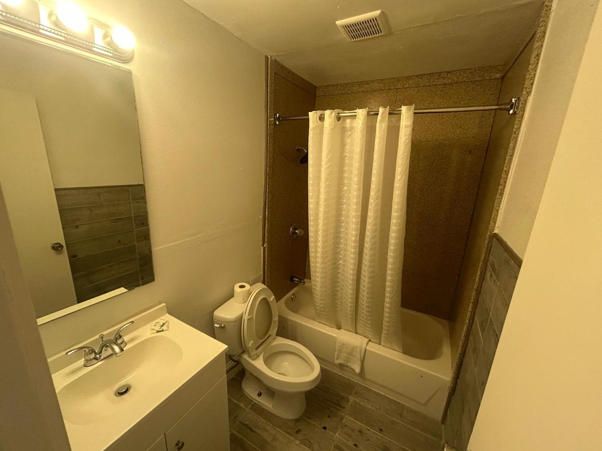 Quest Inn Weatherford Bagian luar foto