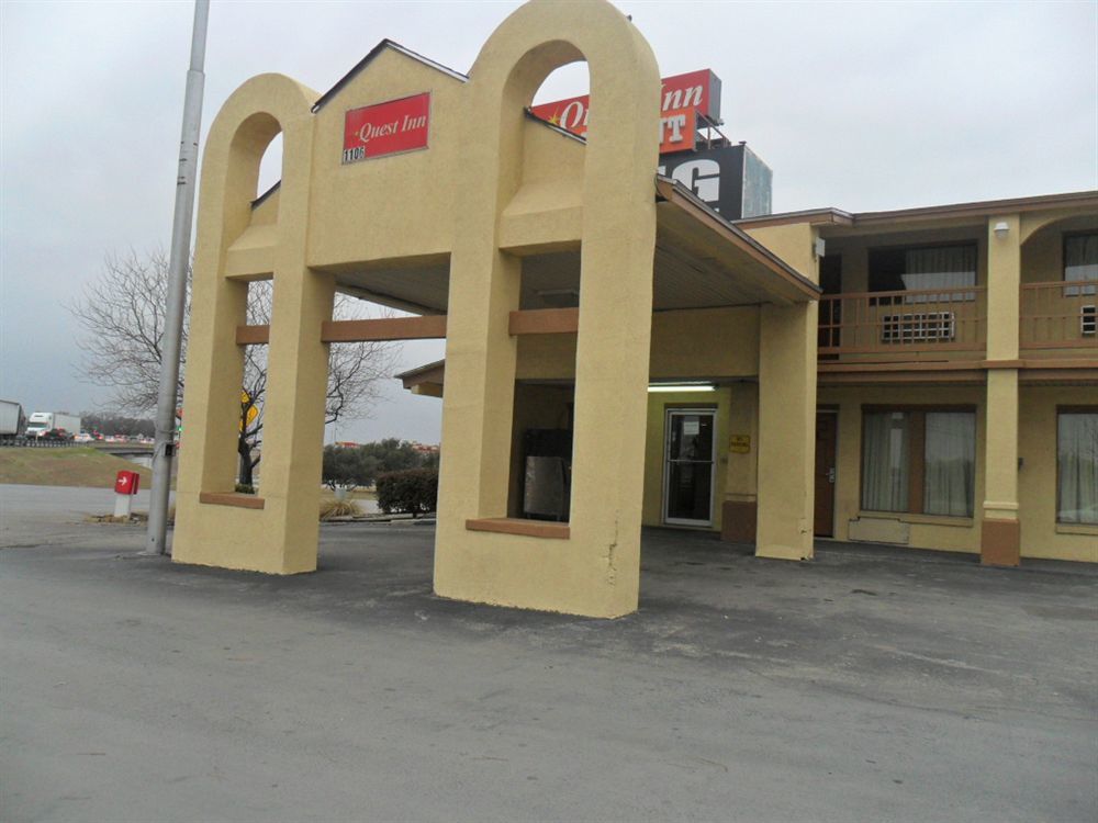 Quest Inn Weatherford Bagian luar foto